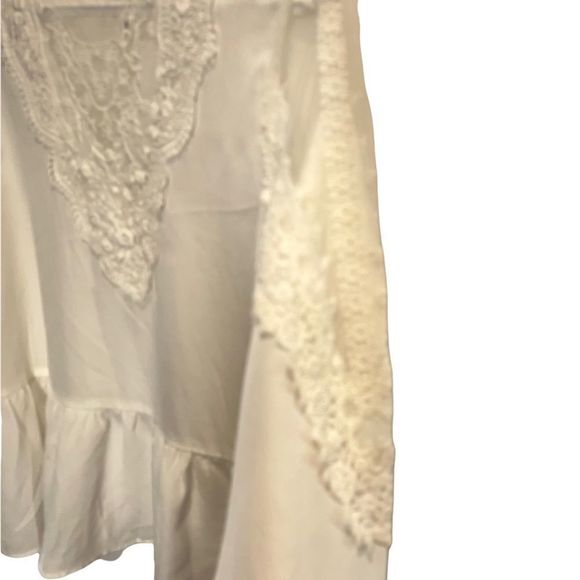 Size. Medium NWT off white lace top by Molly Bracken - gorgeous lace and mesh - Picture 3 of 6